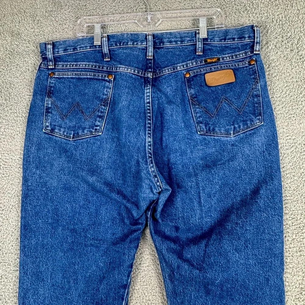 Wrangler 13MWZ Jeans Mens 40 Medium Wash‎ Blue Cowboy Cut Straight Regular 40x30